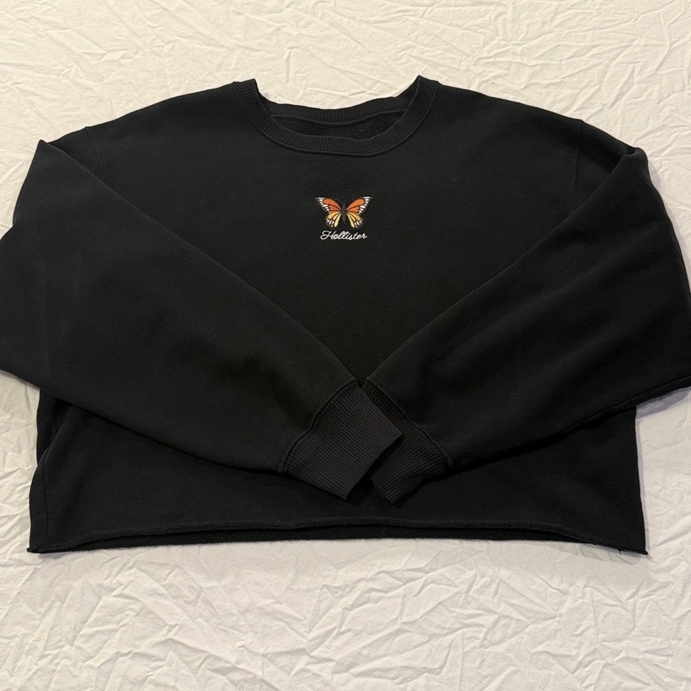 Hollister Women's Embroidered Butterfly Cropped Sweatshirt Size Medium EUC - Picture 3 of 9